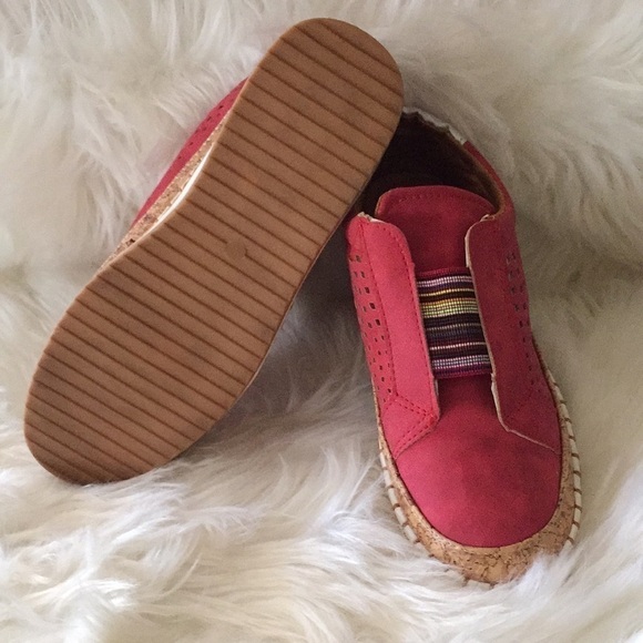 Women Casual Slip On Hollow-Out Sneakers - Picture 7 of 15